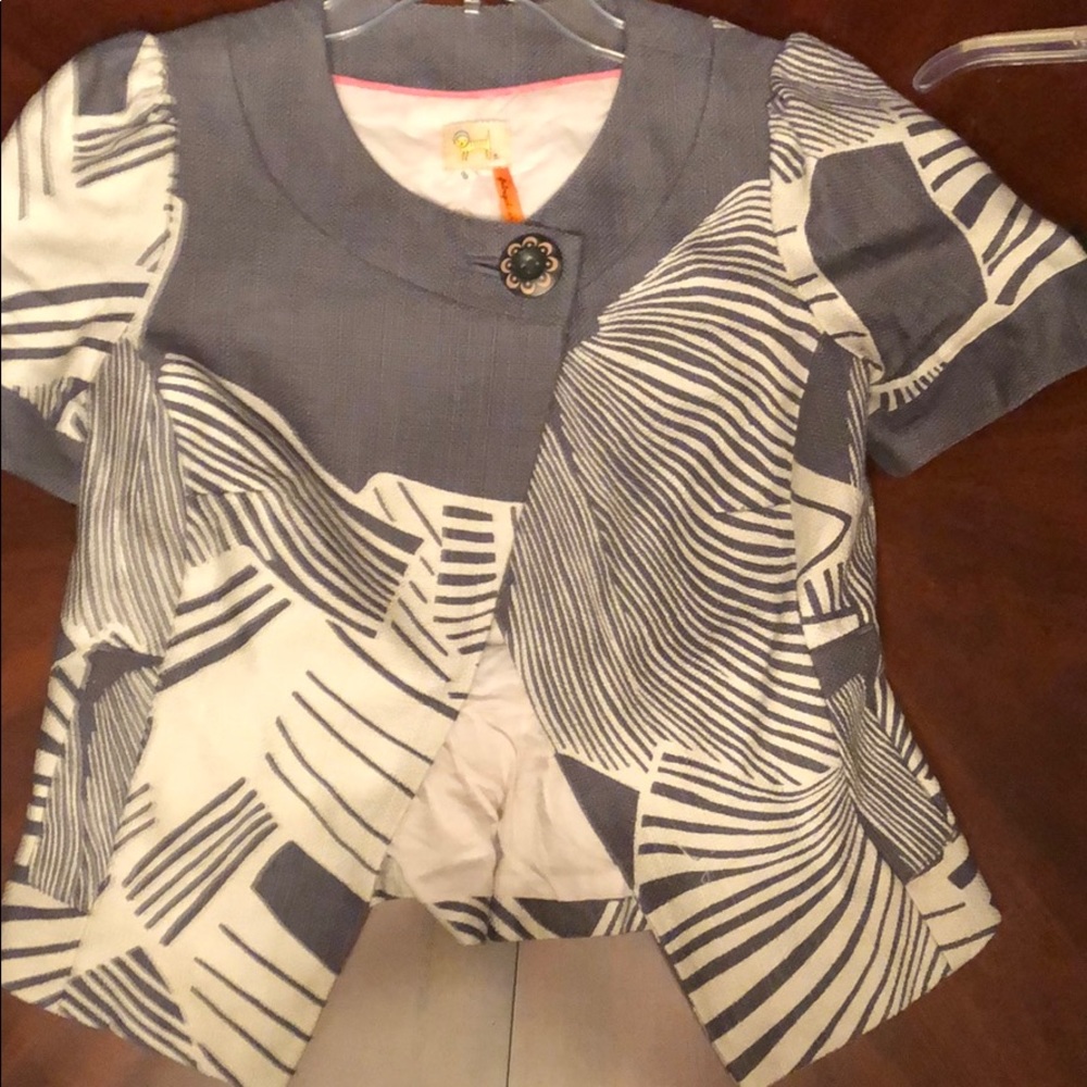 Short sleeve blazer